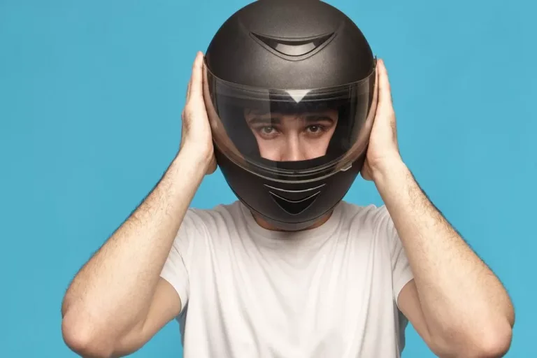 3 Tips dan Trik Cara Agar Kepala Tidak Gatal Saat Pakai Helm, Auto Nyaman Seharian Tips dan Trik Cara Agar Kepala Tidak Gatal Saat Pakai Helm, Auto Nyaman Seharian!