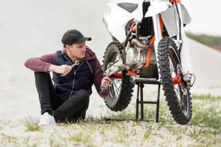 Coba Cek Ini 3 Penyebab Motor Sulit Dinyalakan, Wajib Tahu Ternyata Gara-Gara Ini! Cek 3 Penyebab Oli Motor Bocor