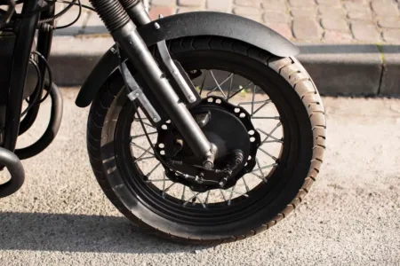Tips dan trik Cara Mencegah Ban Motor Bocor di Tengah Perjalanan, Wajib Tahu 3 Bahaya Ban Motor Gundul yang Harus Diwaspadai, Hati-Hati!